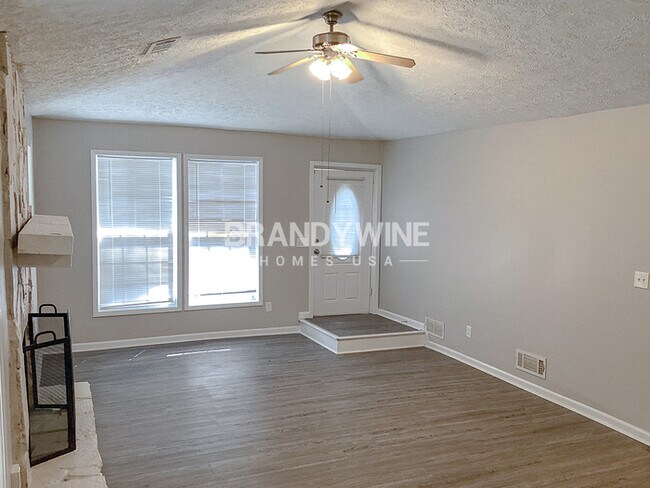 Foto del edificio - 5391 Hall Cir