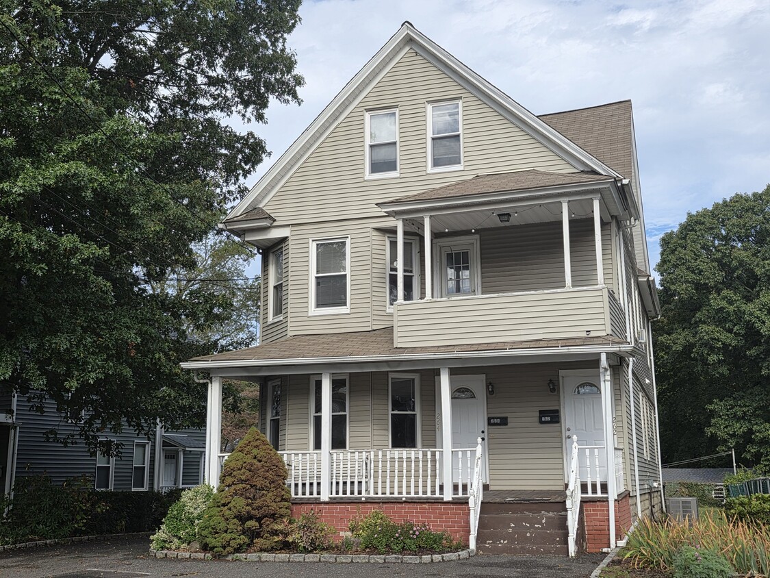 Primary Photo - 264 Villa Ave