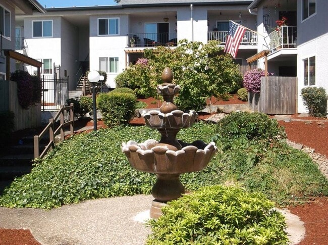 Foto del edificio - 1 Bed • 1 Bath Downstairs Unit