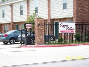 Building Photo - 4504 College Main St