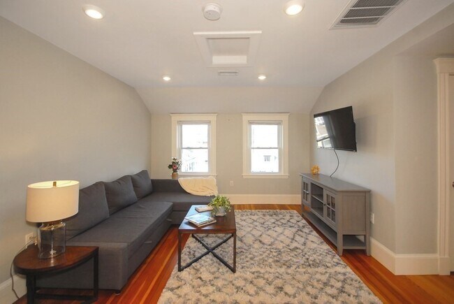 Building Photo - 20 Beechwood Ave
