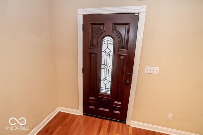 Foto del edificio - Sweet Spacious Townhome With Finished Base...