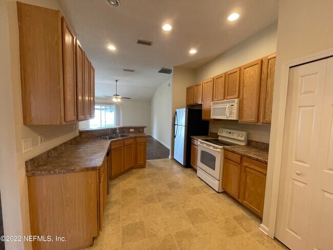 Building Photo - 2817 Cross Creek Dr