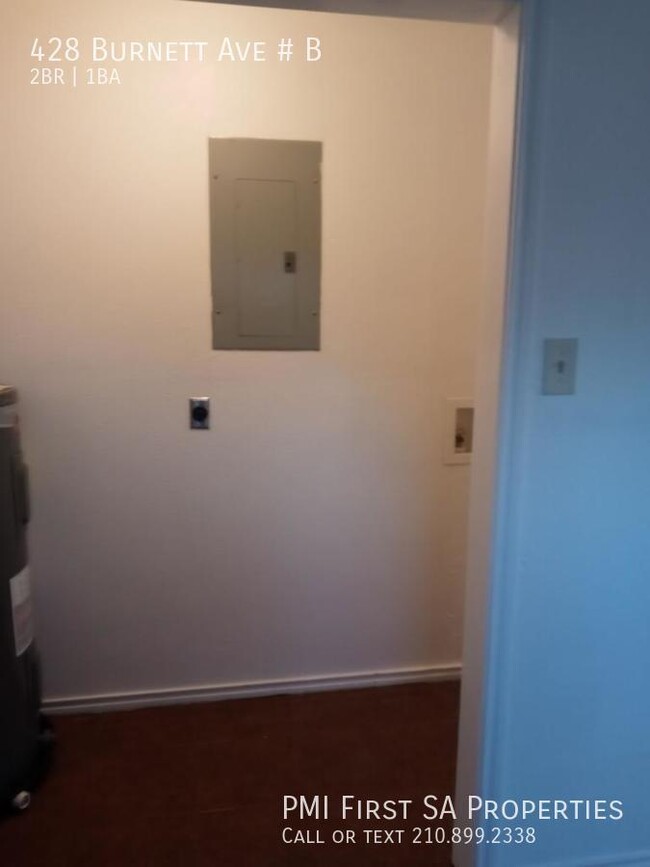 Foto del edificio - 2 bedroom and 1 bathroom unit ready to mov...