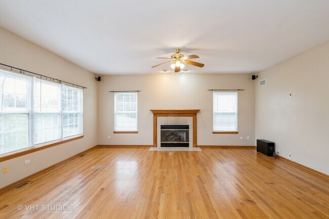 Building Photo - 39923 Mauser Dr