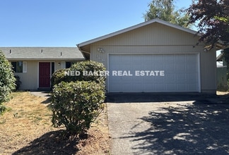 Building Photo - 966 Royalty Dr NE