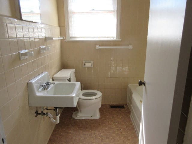 Building Photo - 524 W Calhoun St