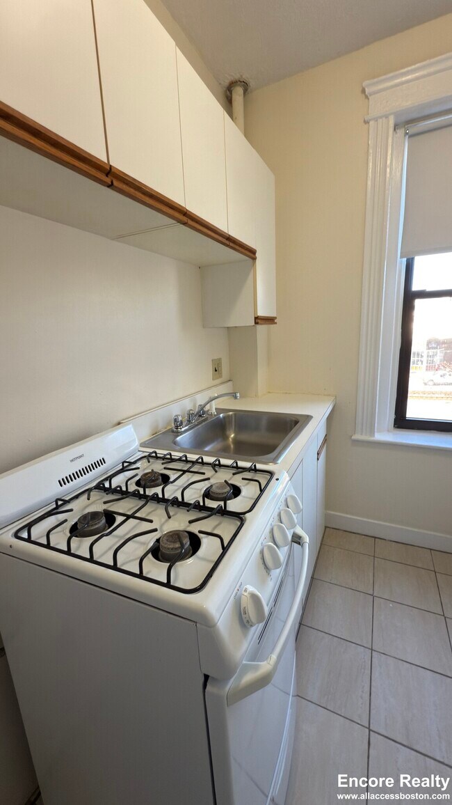 Building Photo - 1169 Commonwealth Ave