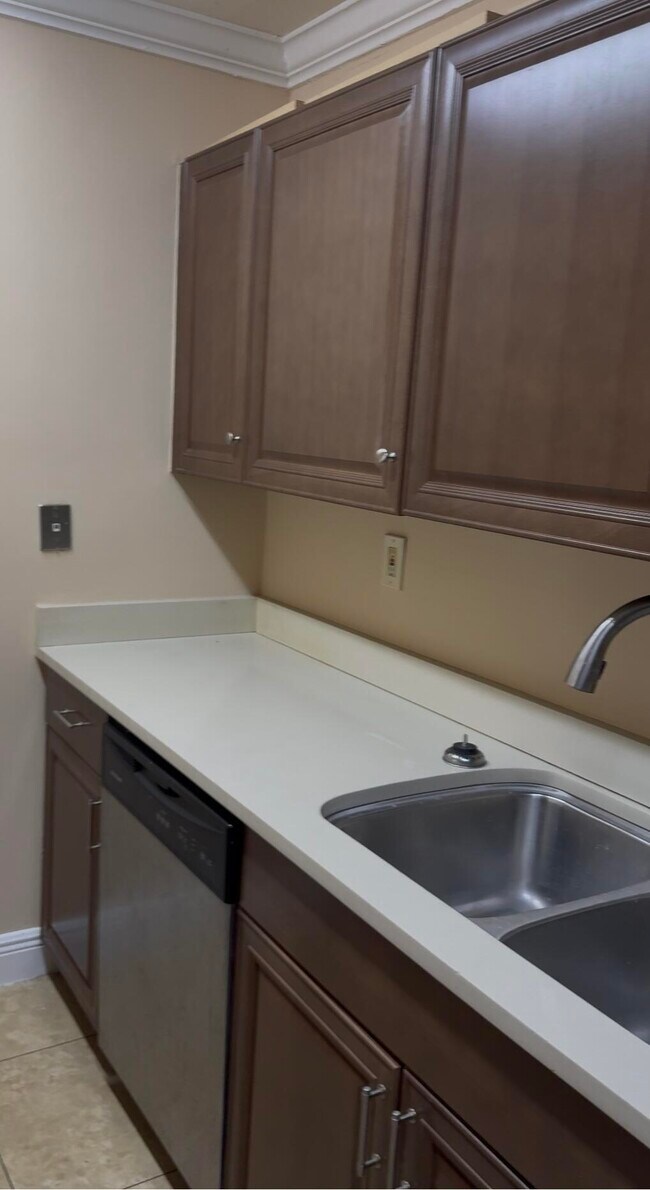 Foto del edificio - 1880 N Congress Ave