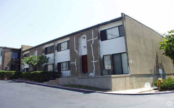 Building Photo - Villa Verde