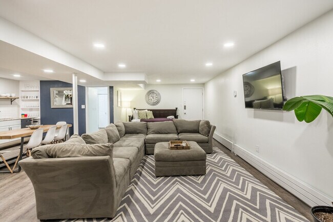 Foto del edificio - 226 S Hoyne Ave
