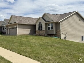 Building Photo - 487 Battle Creek Dr