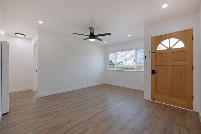 Building Photo - 81 Oaklawn Ave