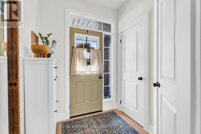 Photo du bâtiment - 690 Broadway