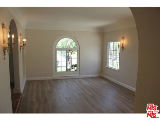 Foto del edificio - 1120 S Plymouth Blvd