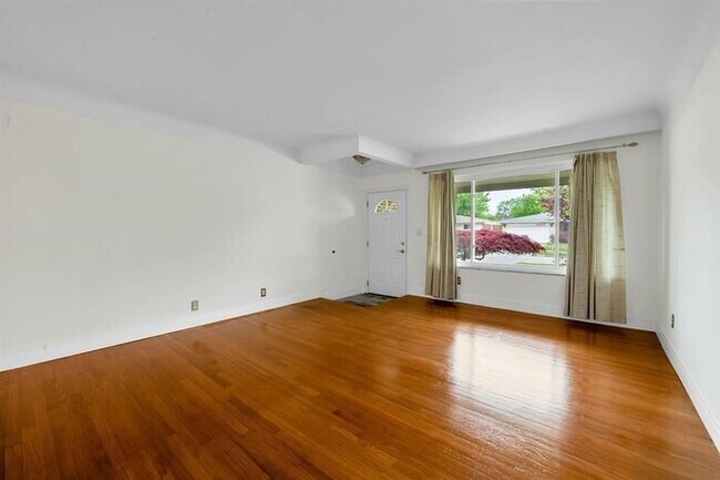 Foto del edificio - 28314 James Dr