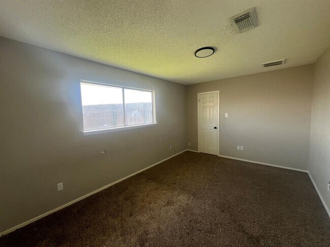 Foto del edificio - 8119 Crestwick Dr
