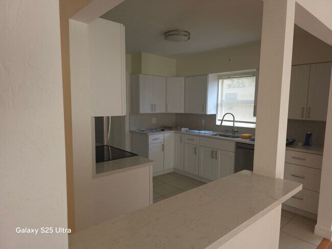 Foto del edificio - 8145 22 ND AVE N ST PETE