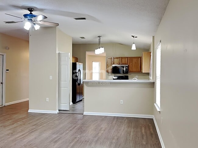 Building Photo - 1643 Hawkins Cove Dr E