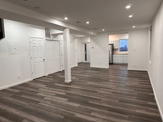 Building Photo - Spacious 4 2.5 bath home