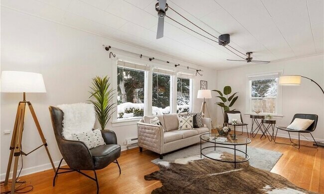 Living room - 2707 25th St