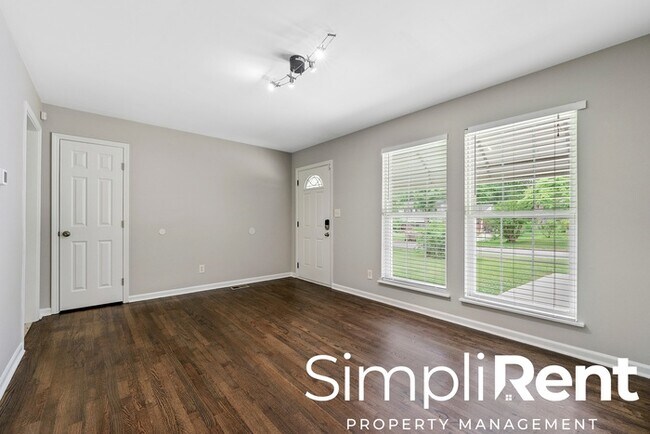 Building Photo - Quaint Renovated *ALL ELECTRIC* Ranch in R...