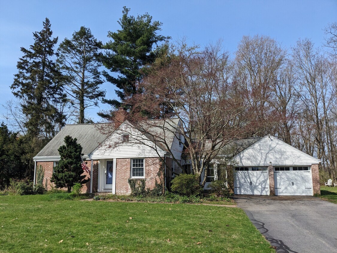 Primary Photo - 29 Beechwood Ln