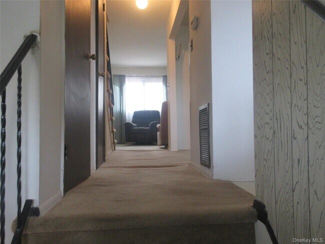 Foto del edificio - 5 Coyne Dr