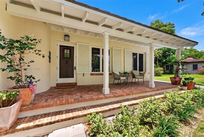 Foto del edificio - 1710 Segovia St