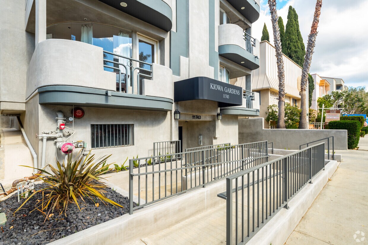 Entrance - 11743 Kiowa Ave