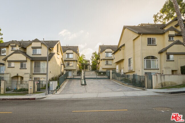 Building Photo - 4600 Don Lorenzo Dr