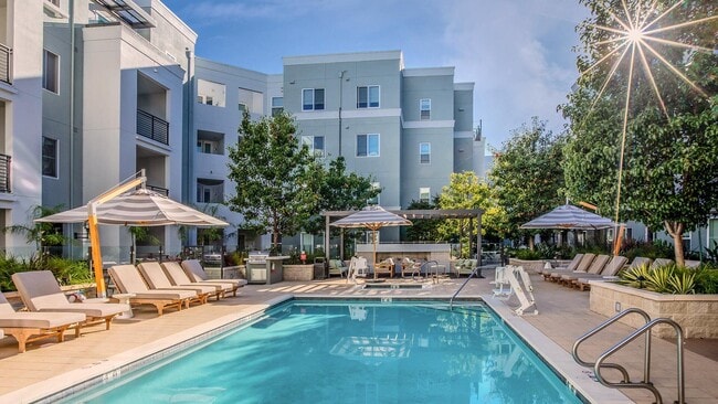 Building Photo - The Lark