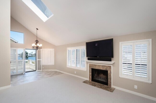 Building Photo - 964 Shoreline Dr