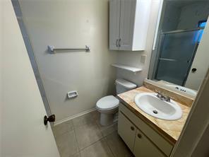 Building Photo - 5439 Kenwood Dr