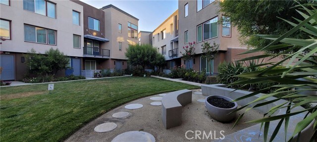 Foto del edificio - 11391 Meeker Ave