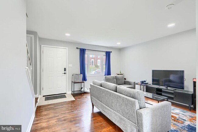 Foto del edificio - 631 Charraway Rd