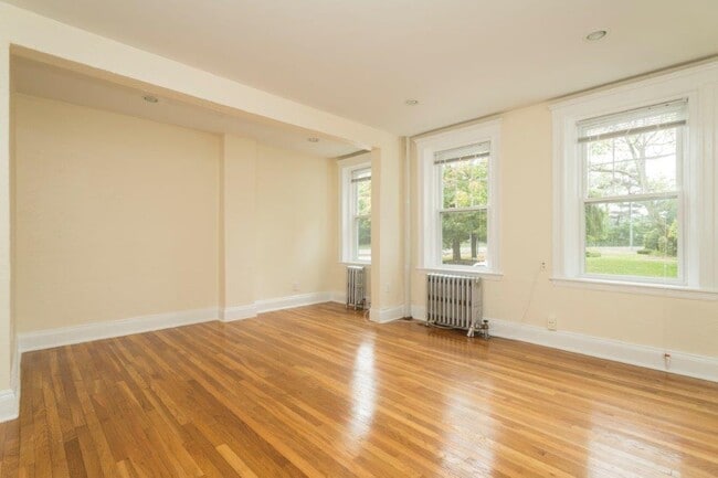 Building Photo - 286 Chestnut Hill Ave