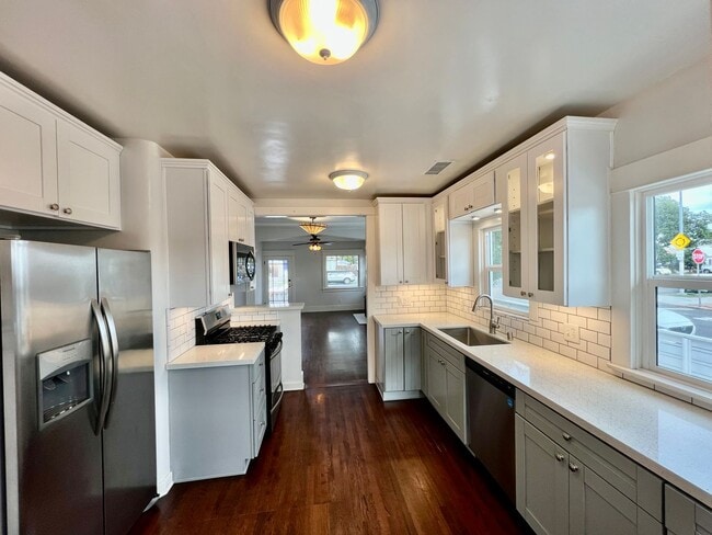 Building Photo - Great 2B/2BA House with Upgraded Kitchen/B...