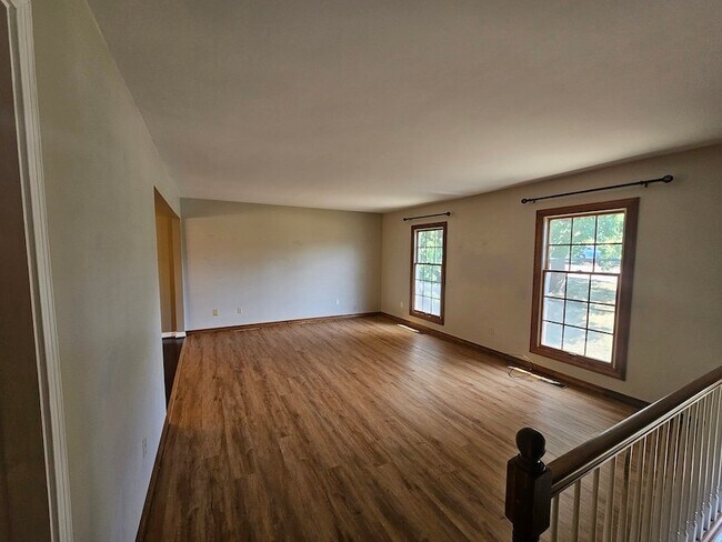 Building Photo - 3026 Round Hill Ct
