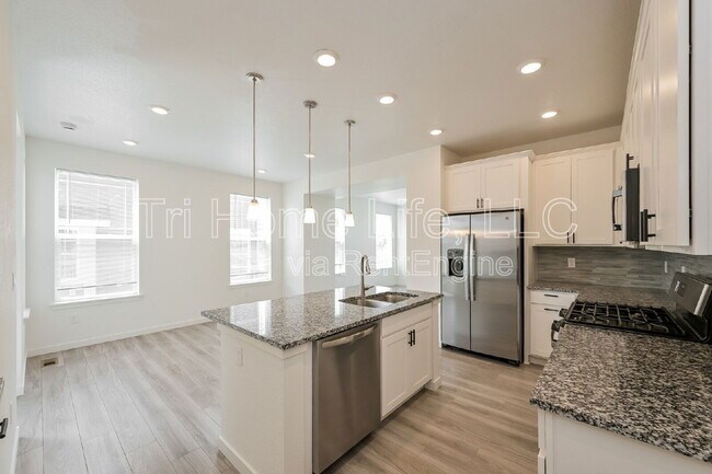 Foto del edificio - 17676 Olive St