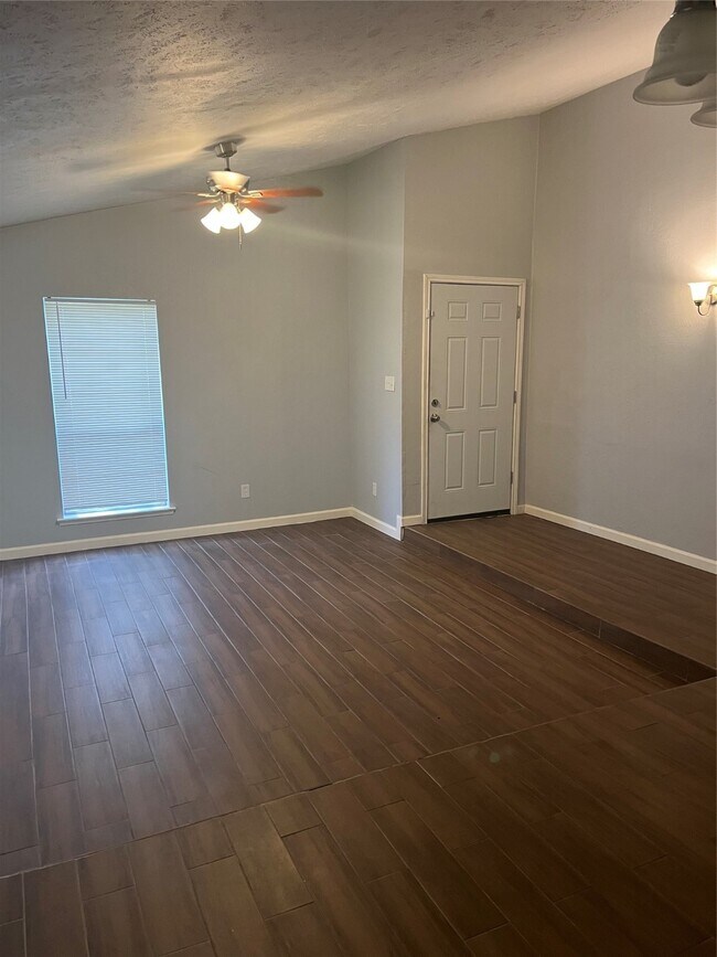 Foto del edificio - 2218 Stillmeadow Dr