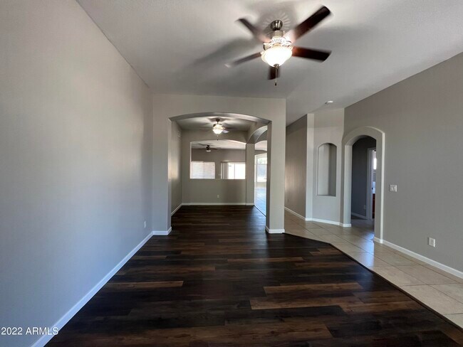 Building Photo - 511 E Kent Ave