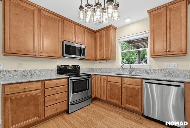 Building Photo - 216 Bellwood Loop