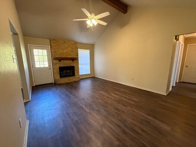 Foto del edificio - QUIET COVE-SOUTHERN HILLS-NICE 3/2-NEW FLOORS-FRESH PAINT