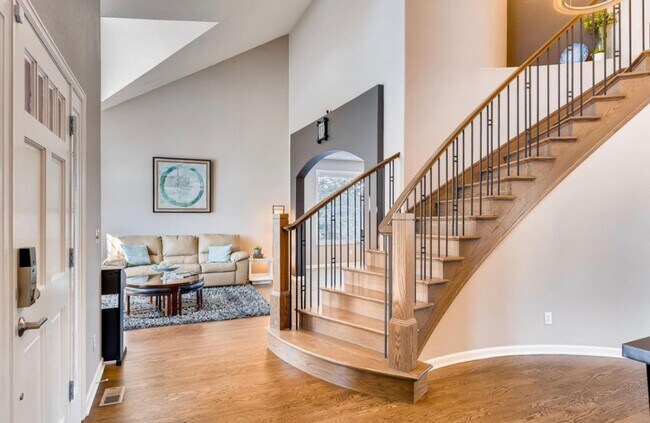 Building Photo - Luxury 6 Bedroom, 5 Bath Home in Prestigio...