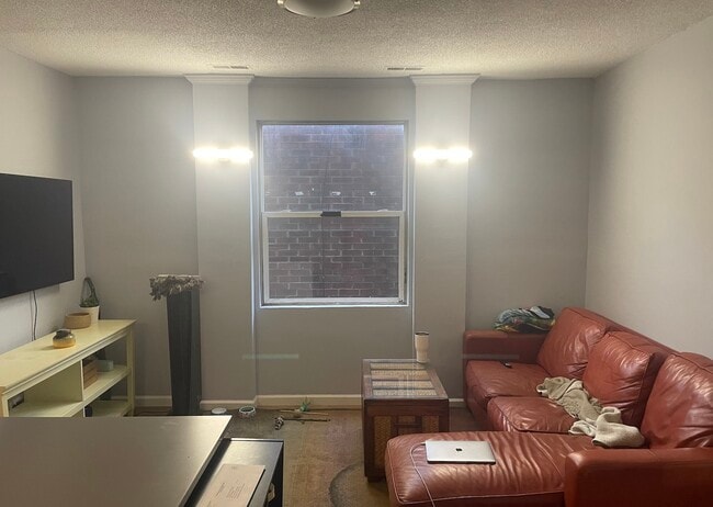 Building Photo - 559 S Limestone