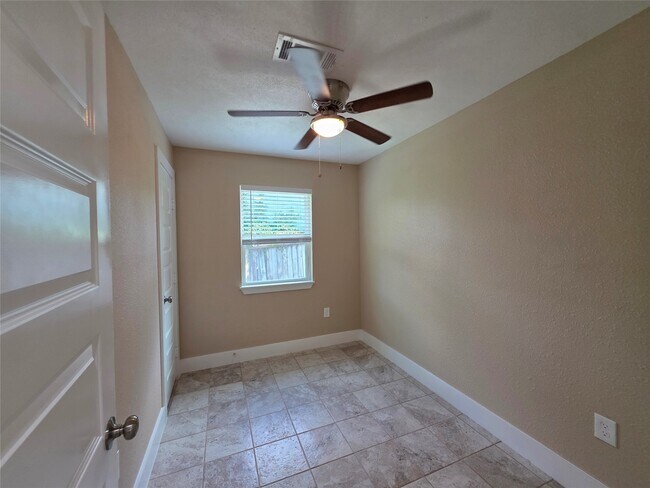 Building Photo - 2306 19th Ave N