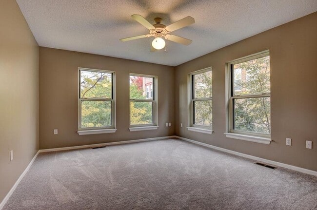 Building Photo - Stylish North Loop Living for $3,499/month...