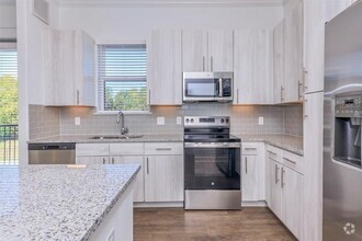 Building Photo - 3030 Greenbusch Rd
