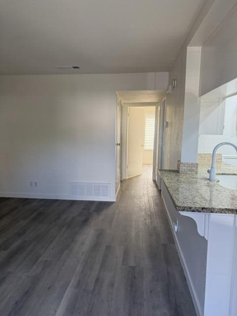 Building Photo - 48260 Garbo Dr